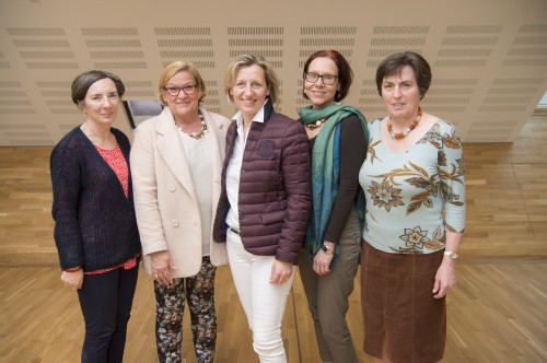 Vorstand der Bunten Blätter Obfrau: Mag. Kristina Edlinger-Ploder Obfrau-Stellvertreterin: Mag. Birgit Freidorfer Kassier:Mag. Angela Lienhart Kassier-Stellvertreter:Monika Neger Schriftführerin:Brigitte Wochesländer Schriftführerin-Stellvertreterin:DSA Brigitta Wolfsberger